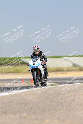 media/Aug-06-2023-TrackDaz (Sun) [[ac7f4f6367]]/B Group/wheelie bump/